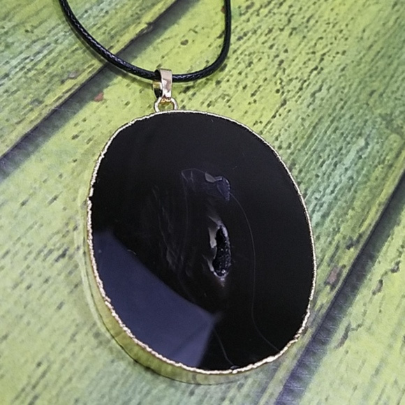 Statement black agate geode necklace - Picture 4 of 8